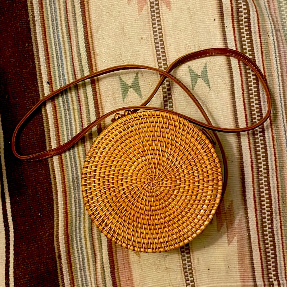 Round woven purse with leather strap